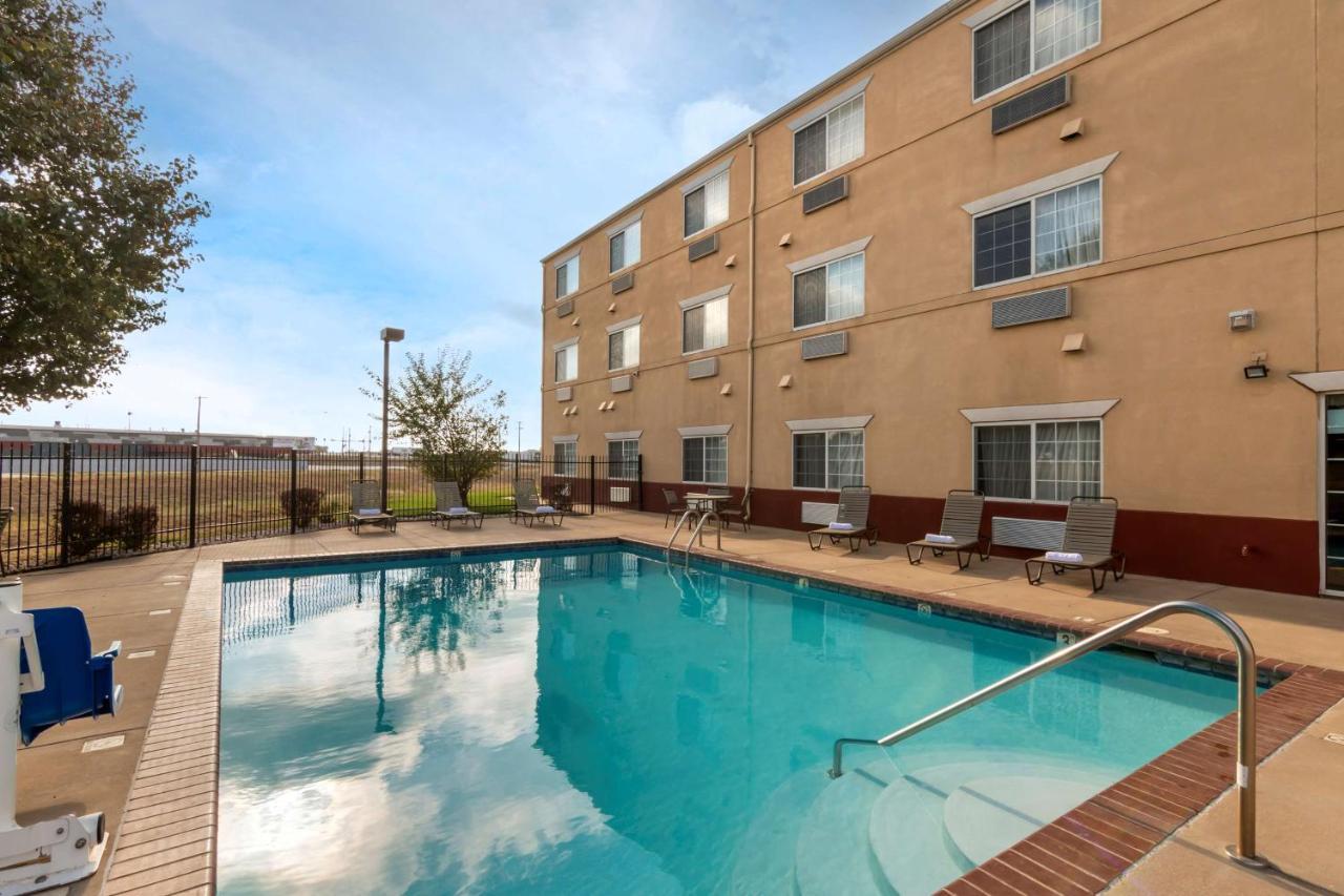 וויצ'יטה Best Western Governors Inn And Suites מראה חיצוני תמונה